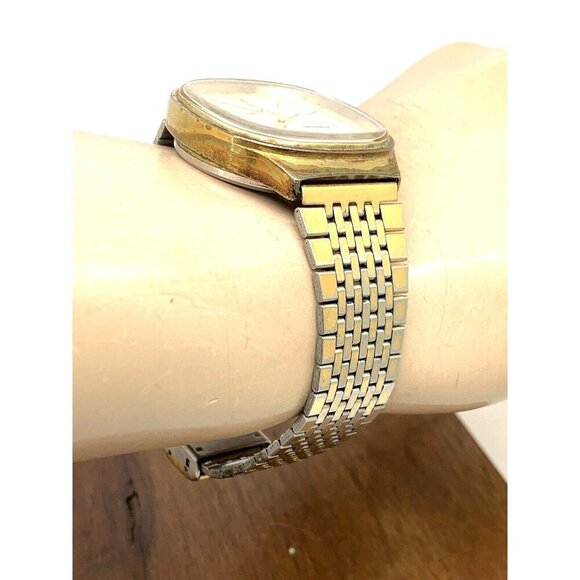 Waltham Mens Watch Vintage Quartz Silver Dial Day Date 33mm Gold Steel B… - Picture 11 of 13